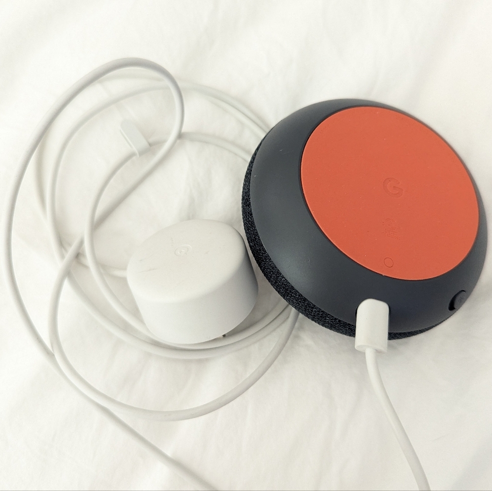 Google Home Mini - Picture 2 of 4